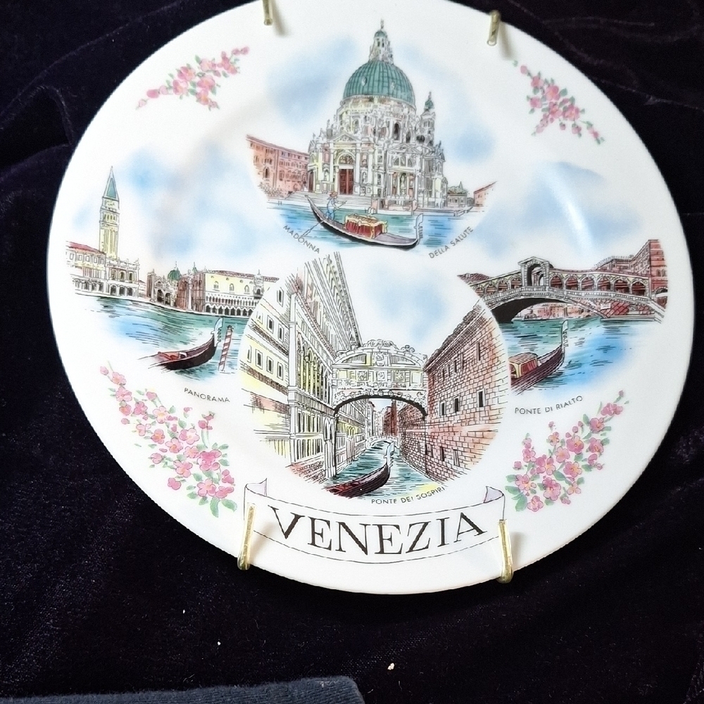 Venezia Decorative Plate with Scenic Illustrations